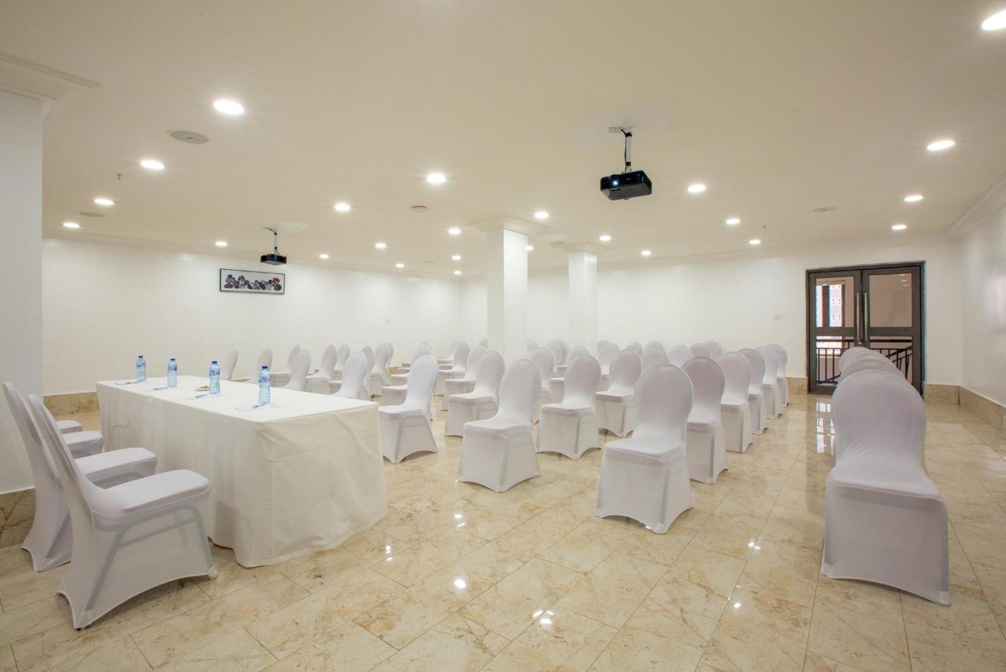 Johnwood Hotel By Bolton Abuja Dış mekan fotoğraf