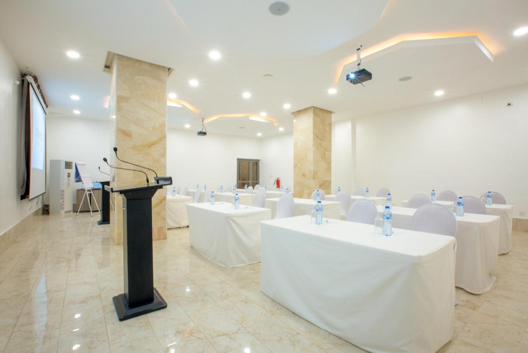 Johnwood Hotel By Bolton Abuja Dış mekan fotoğraf