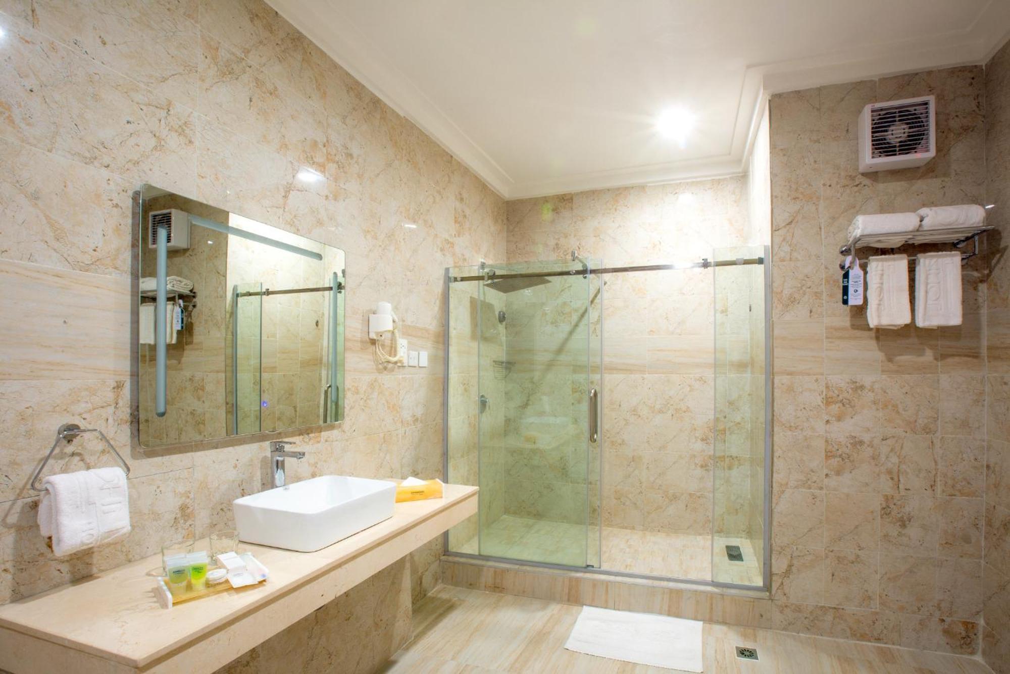 Johnwood Hotel By Bolton Abuja Dış mekan fotoğraf